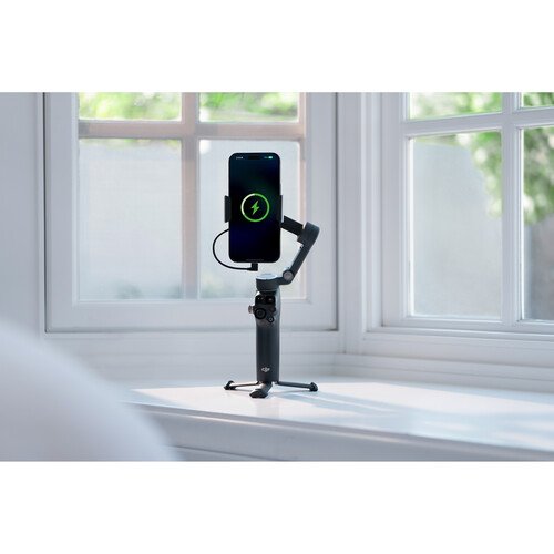 DJI Osmo Mobile 8 Smartphone Gimbal Combo